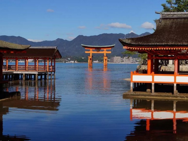 Đền Itsukushima Và Cổng Torii Nổi Trên Biển: Tại Sao Nổi Tiếng