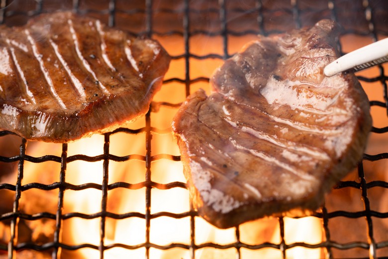 Món lưỡi bò gyutan nướng đặc sản Sendai