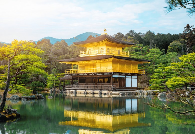 Đền Vàng Kinkakuji soi bóng trên hồ Gương