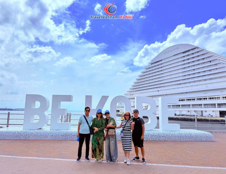 Đoàn khách TravelVietnam Hà Nội tại cảng Kobe