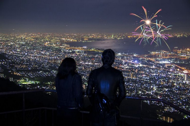 View 10 triệu đô nhìn từ núi Rokko xuống thành phố Kobe ban đêm