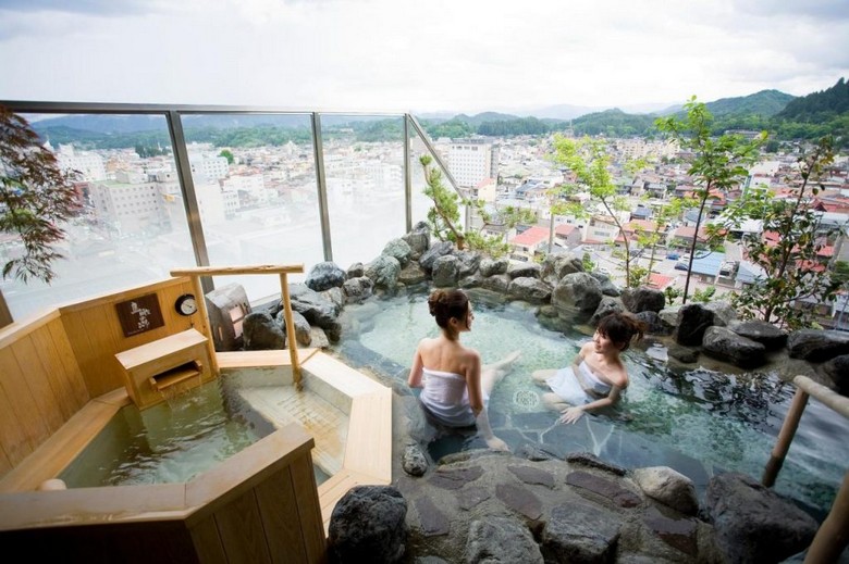Một ryokan ở Takayama với suối nước nóng onsen