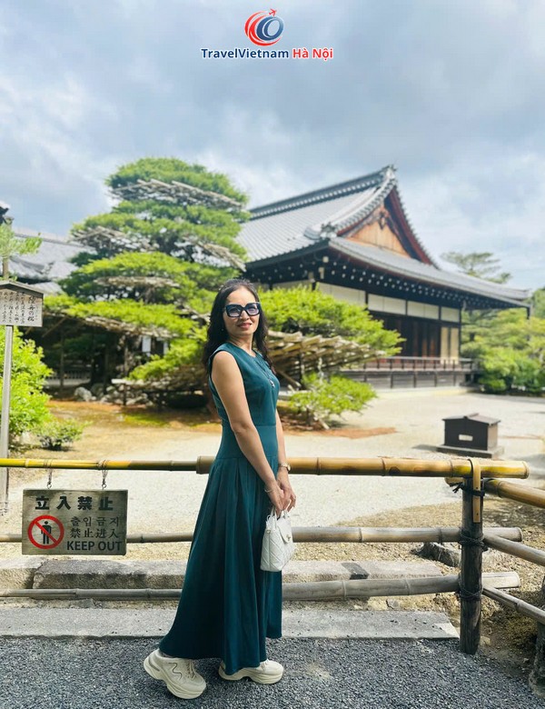 Đoàn khách TravelVietnam Hà Nội tham quan Kyoto