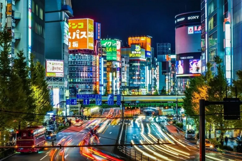 Phố đèn neon Shinjuku về đêm