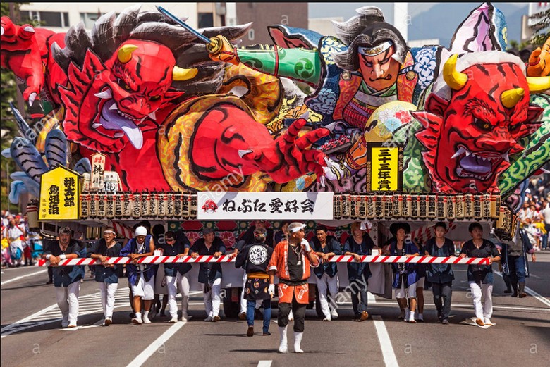 Đèn lồng khổng lồ hình võ sĩ trong lễ hội Nebuta Aomori